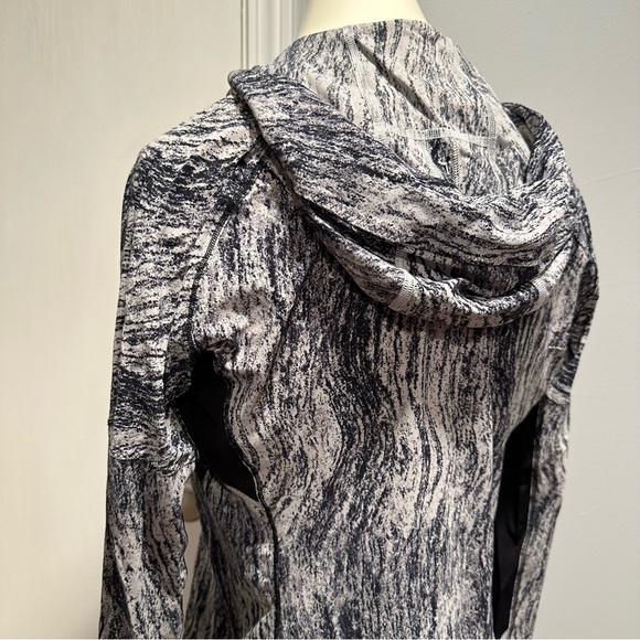 Lululemon Zip Pullover - Picture 4 of 6